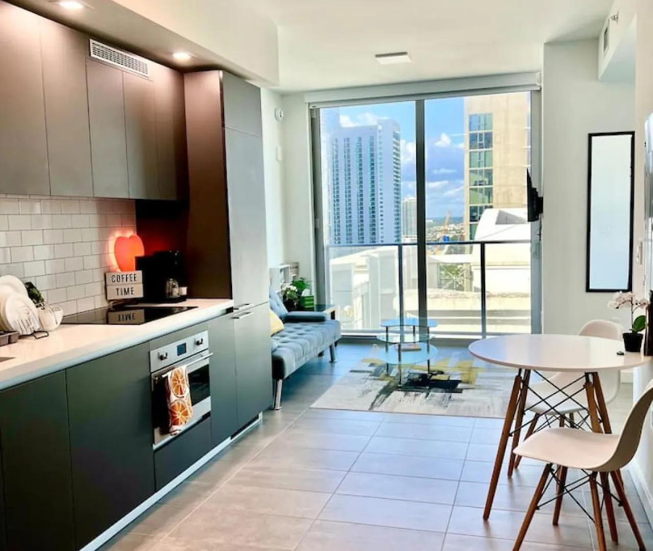 Ocean View Entire In Downtown With Pool And Gym *
