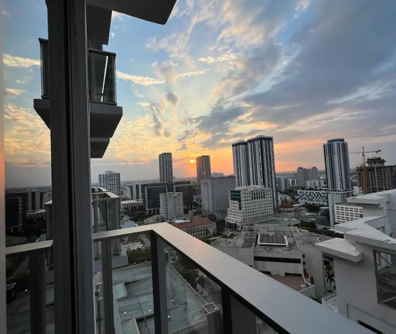 Ocean View Entire In Downtown With Pool And Gym *
