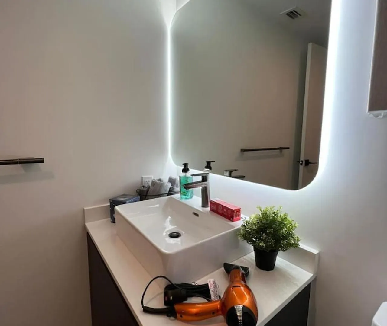 Ocean View Entire In Downtown With Pool And Gym *
