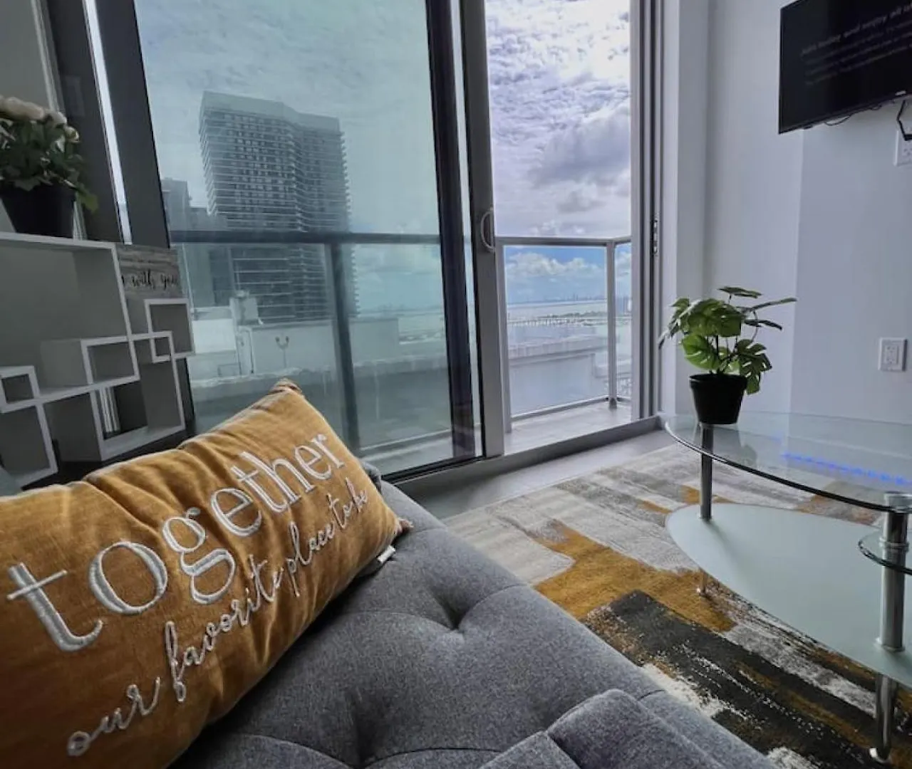 Ocean View Entire In Downtown With Pool And Gym Holiday home Miami