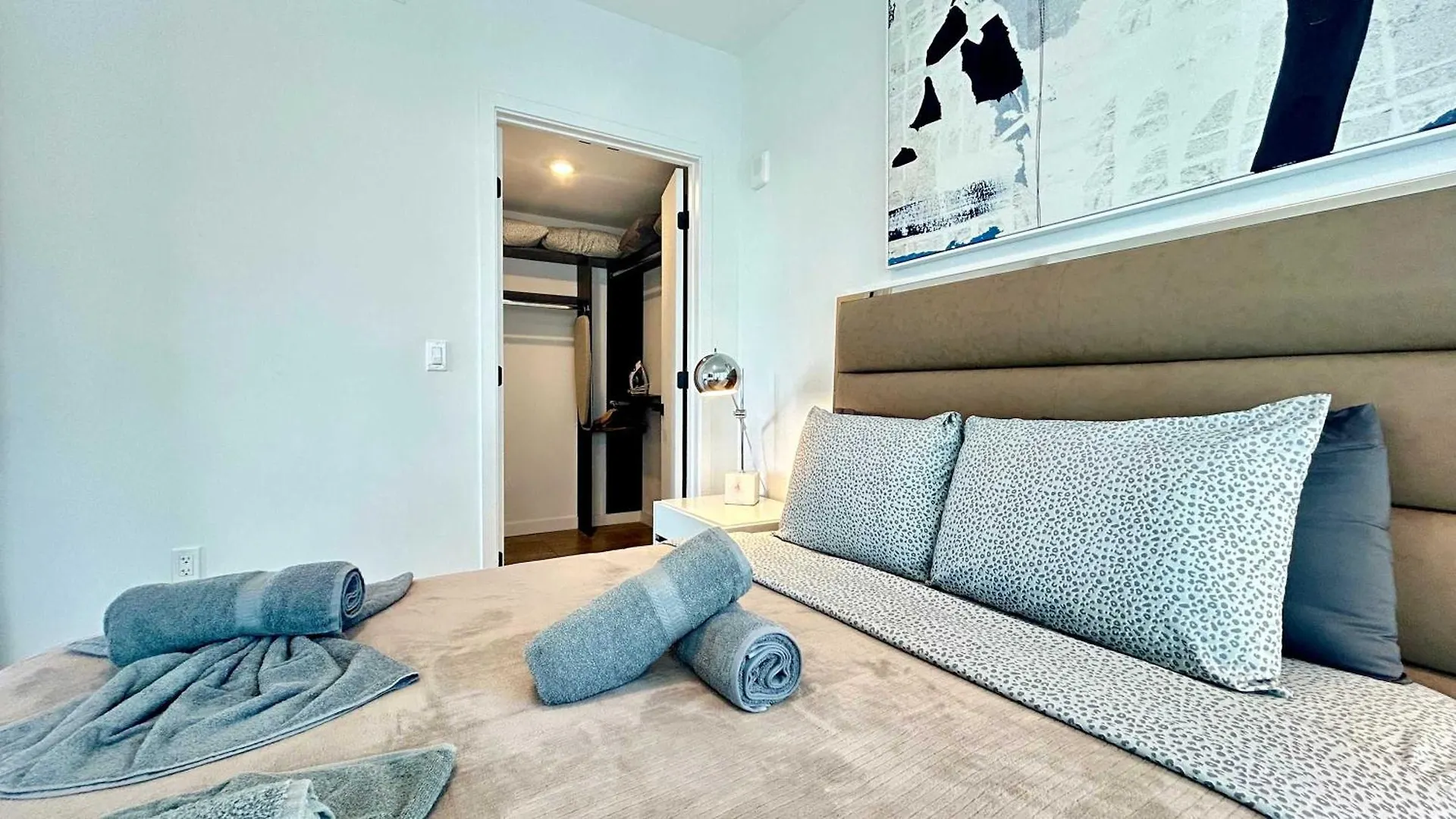 Holiday home Rare Corner Unit Private Terrace & Sunset Views *