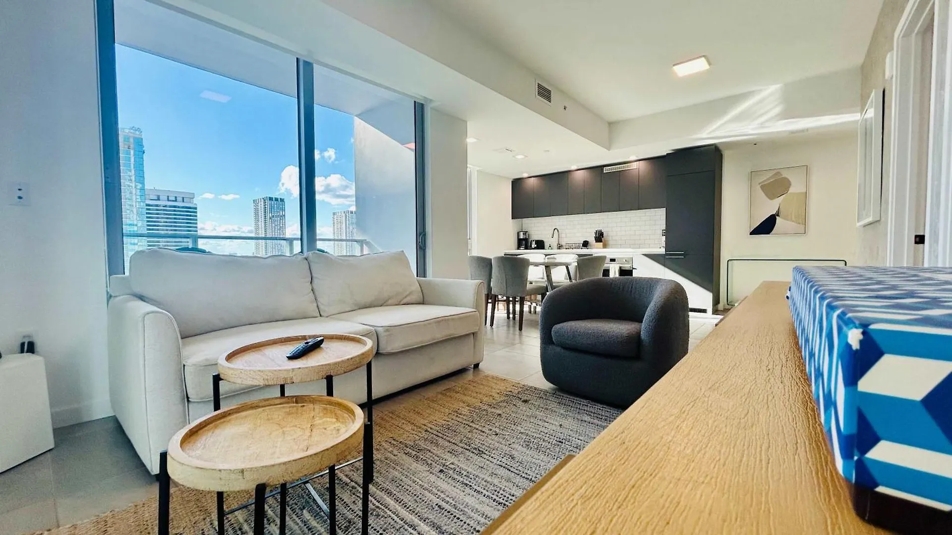 Rare Corner Unit Private Terrace & Sunset Views Miami