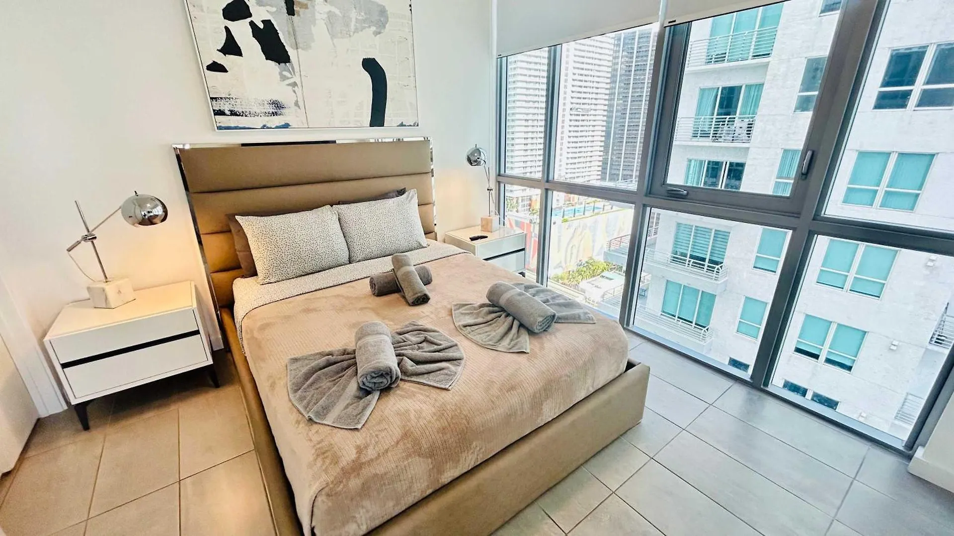 Rare Corner Unit Private Terrace & Sunset Views Prázdninový dům Miami