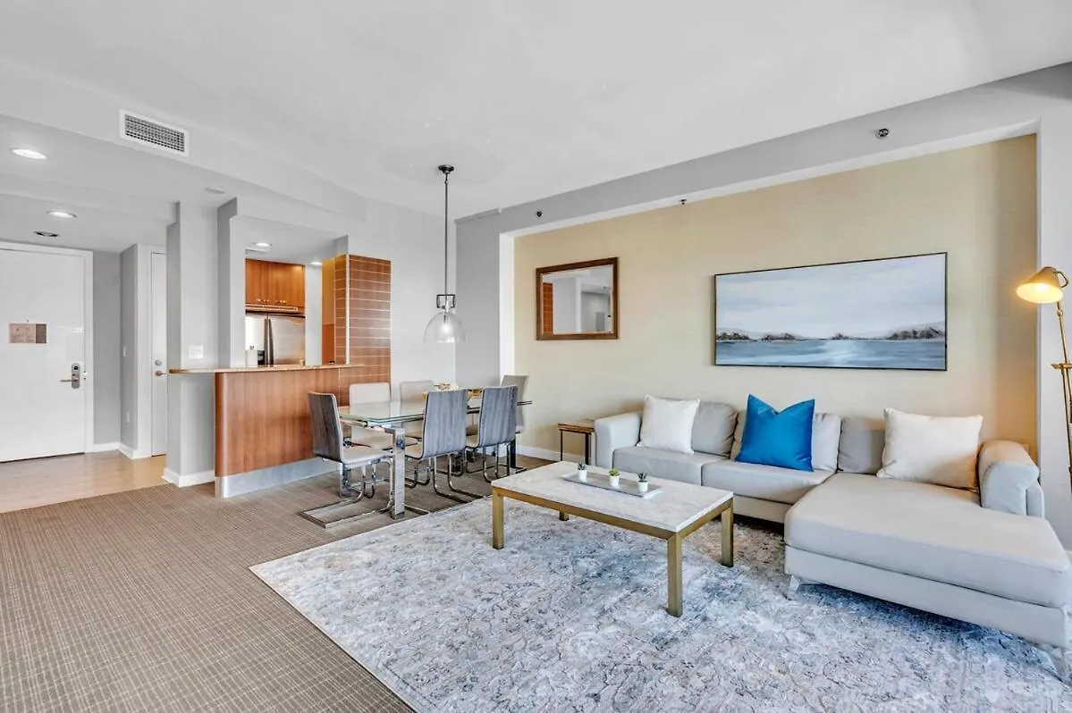 Apartment Spacious Corner At Aka With Bay View In Ideal Location Free Parking *