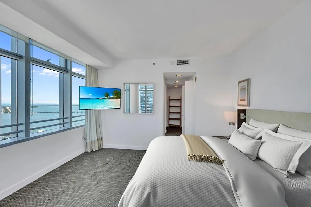 Spacious Corner At Aka With Bay View In Ideal Location Free Parking * Miami