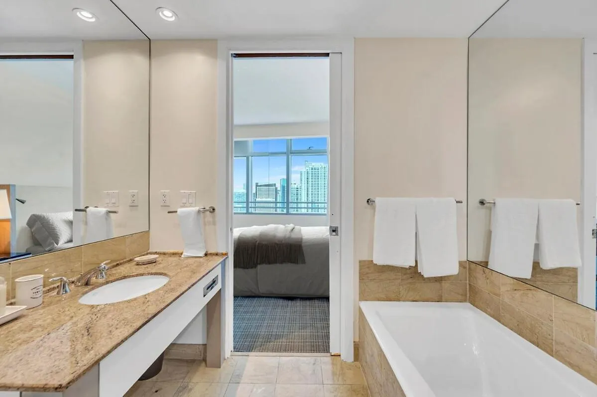 Spacious Corner At Aka With Bay View In Ideal Location Free Parking Apartment