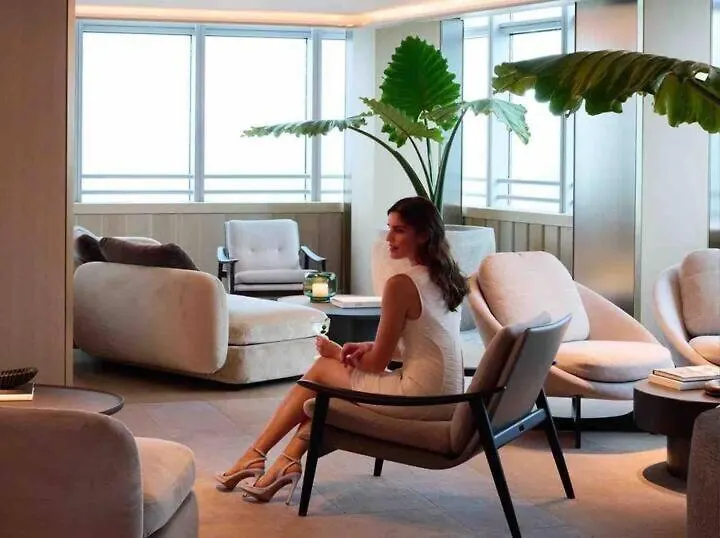 Apartment Spacious Corner At Aka With Bay View In Ideal Location Free Parking