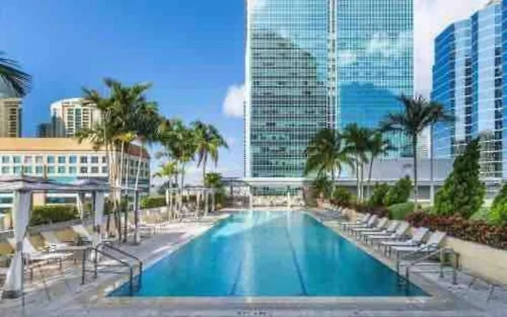 Apartment Spacious Corner At Aka With Bay View In Ideal Location Free Parking *