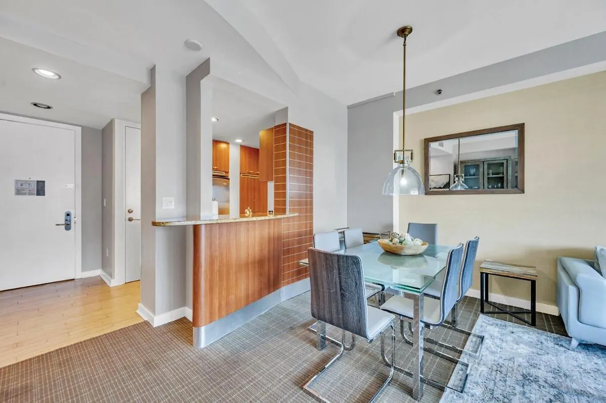 Spacious Corner At Aka With Bay View In Ideal Location Free Parking Apartment Miami