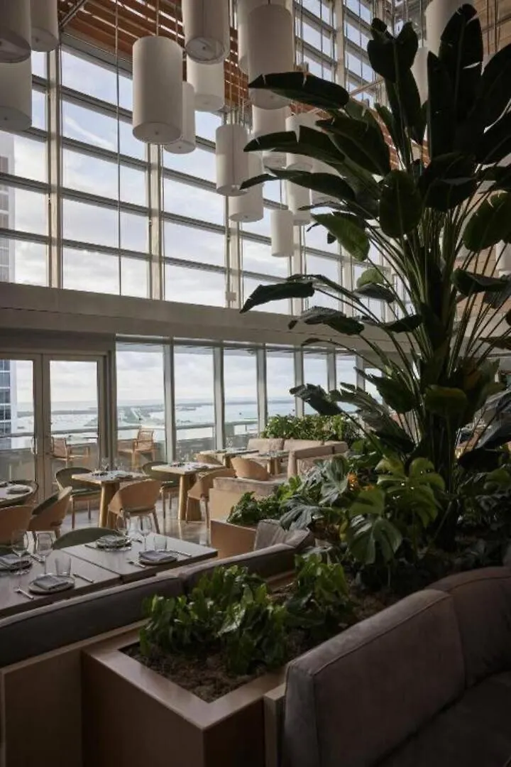 Apartment Spacious Corner At Aka With Bay View In Ideal Location Free Parking
