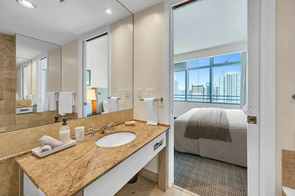 Spacious Corner At Aka With Bay View In Ideal Location Free Parking Apartment Miami