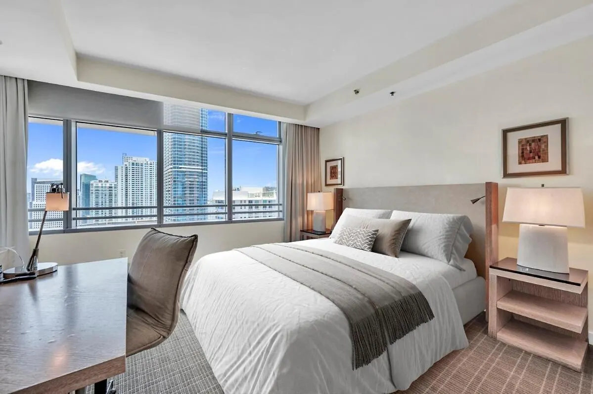 Spacious Corner At Aka With Bay View In Ideal Location Free Parking Apartment *