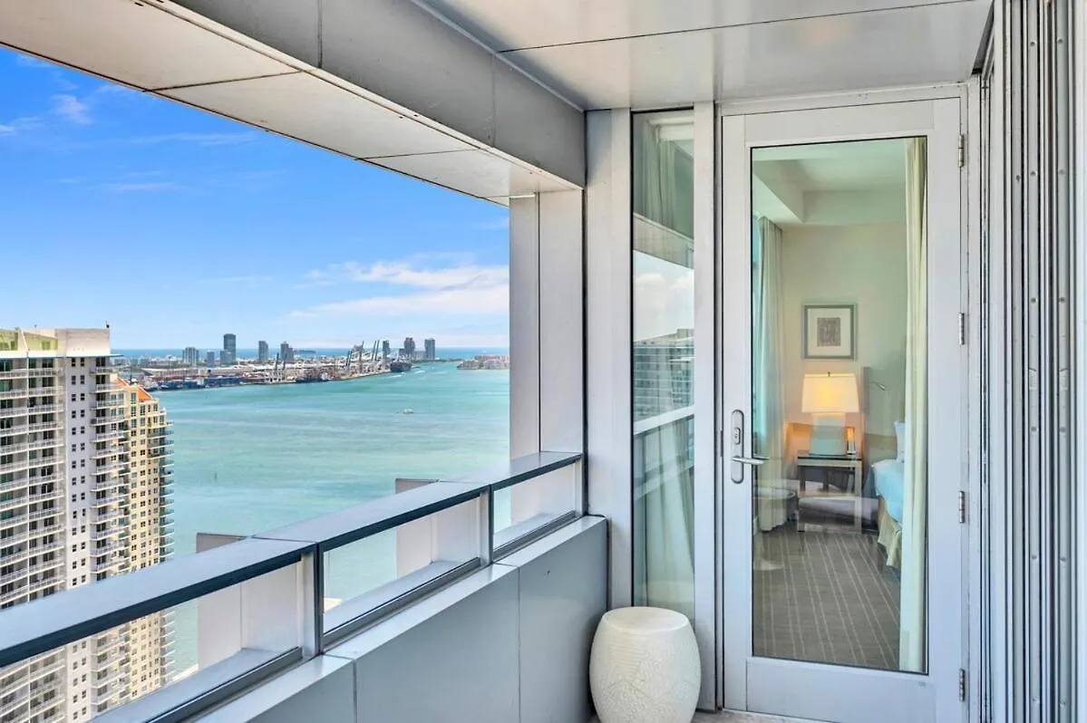 Spacious Corner At Aka With Bay View In Ideal Location Free Parking Apartment Miami