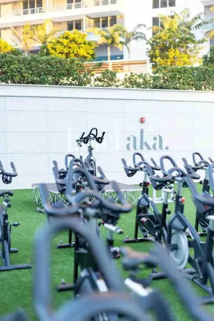 Spacious Corner At Aka With Bay View In Ideal Location Free Parking *