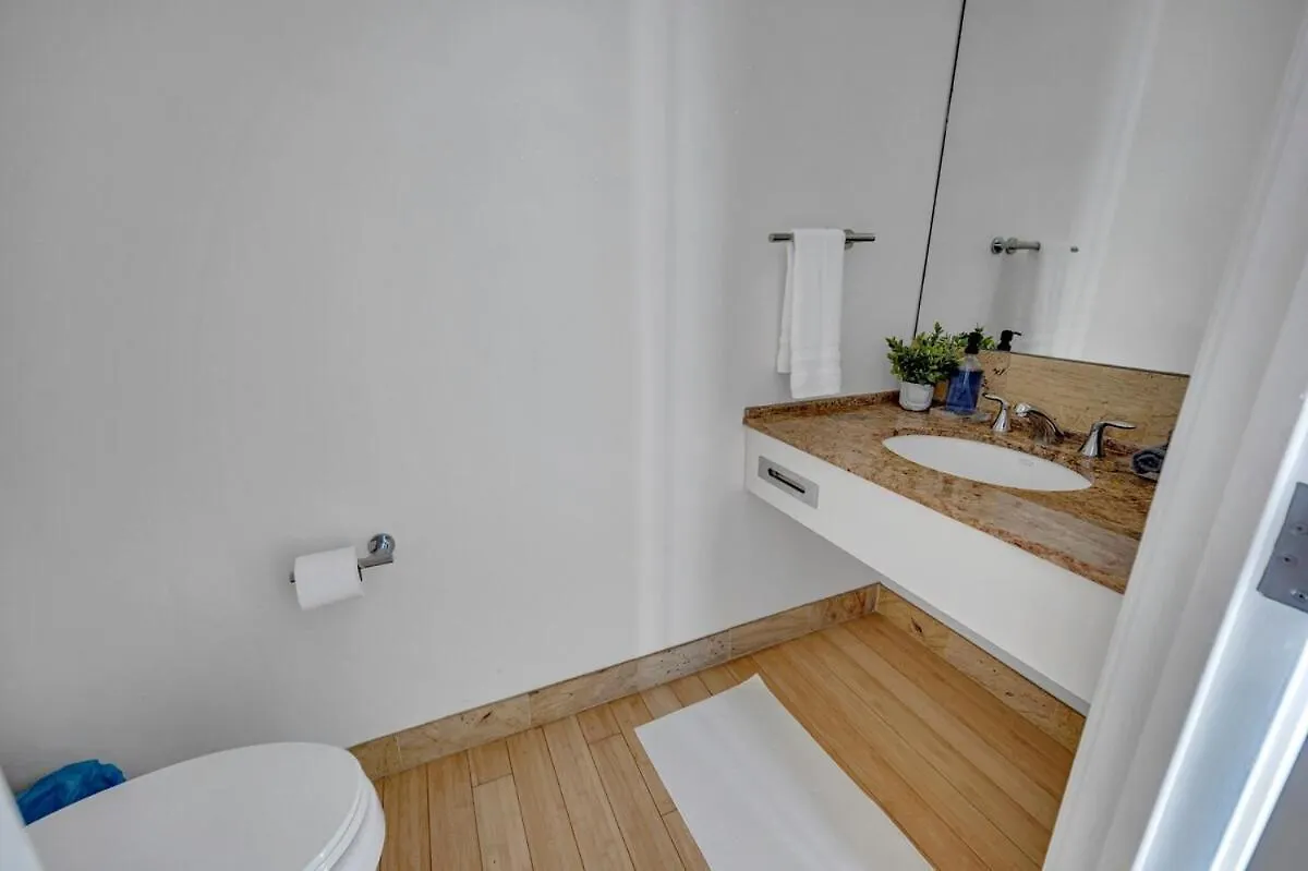 Spacious Corner At Aka With Bay View In Ideal Location Free Parking Apartment