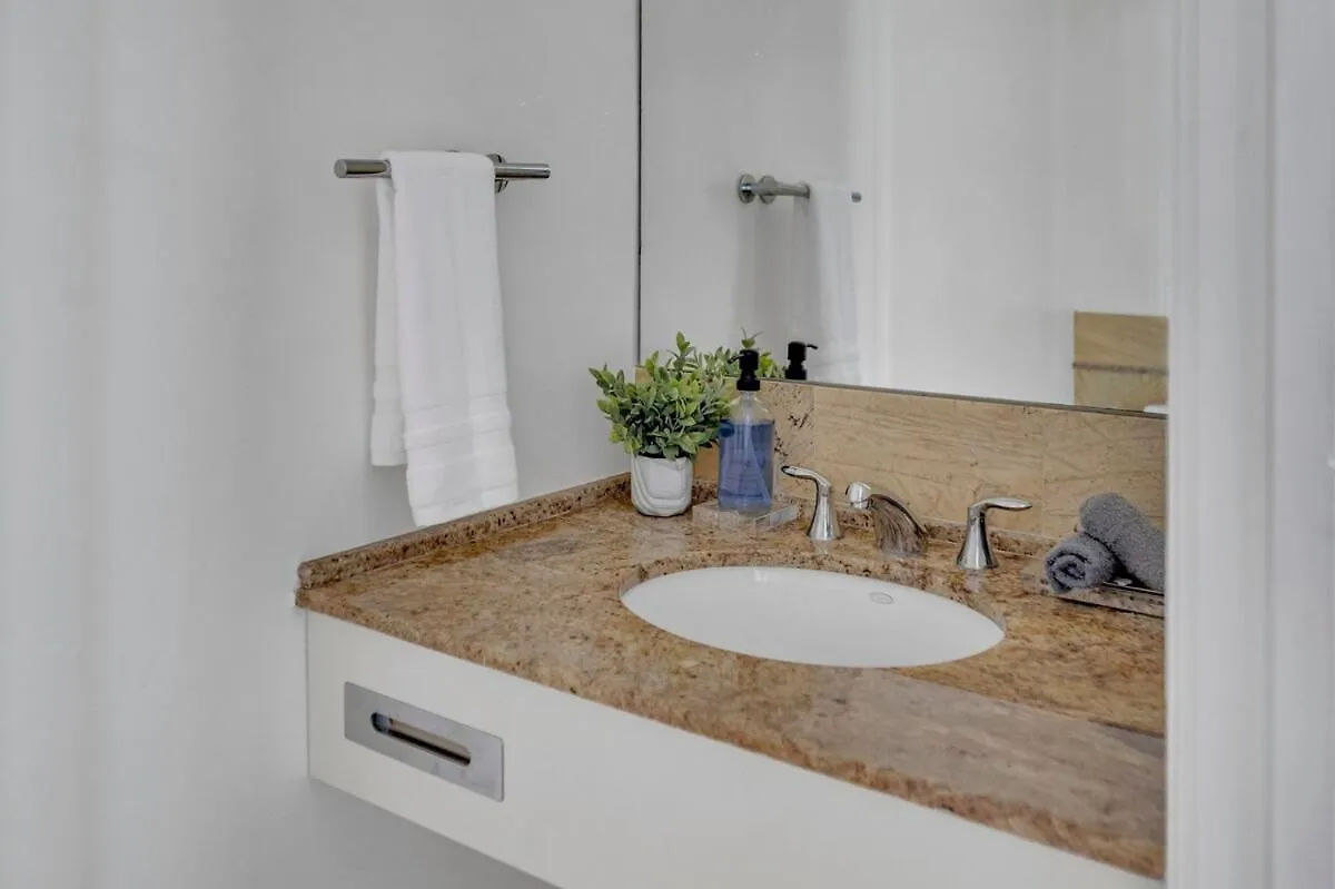 Apartment Spacious Corner At Aka With Bay View In Ideal Location Free Parking Miami
