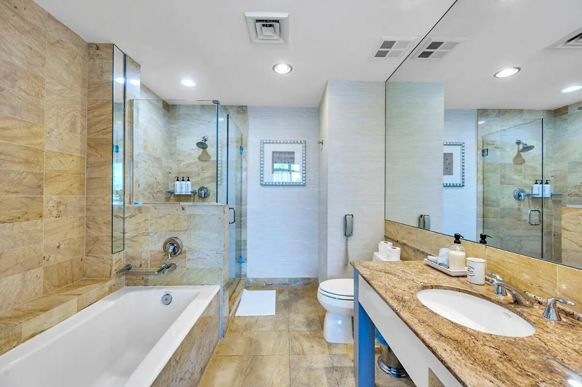 Spacious Corner At Aka With Bay View In Ideal Location Free Parking Apartment