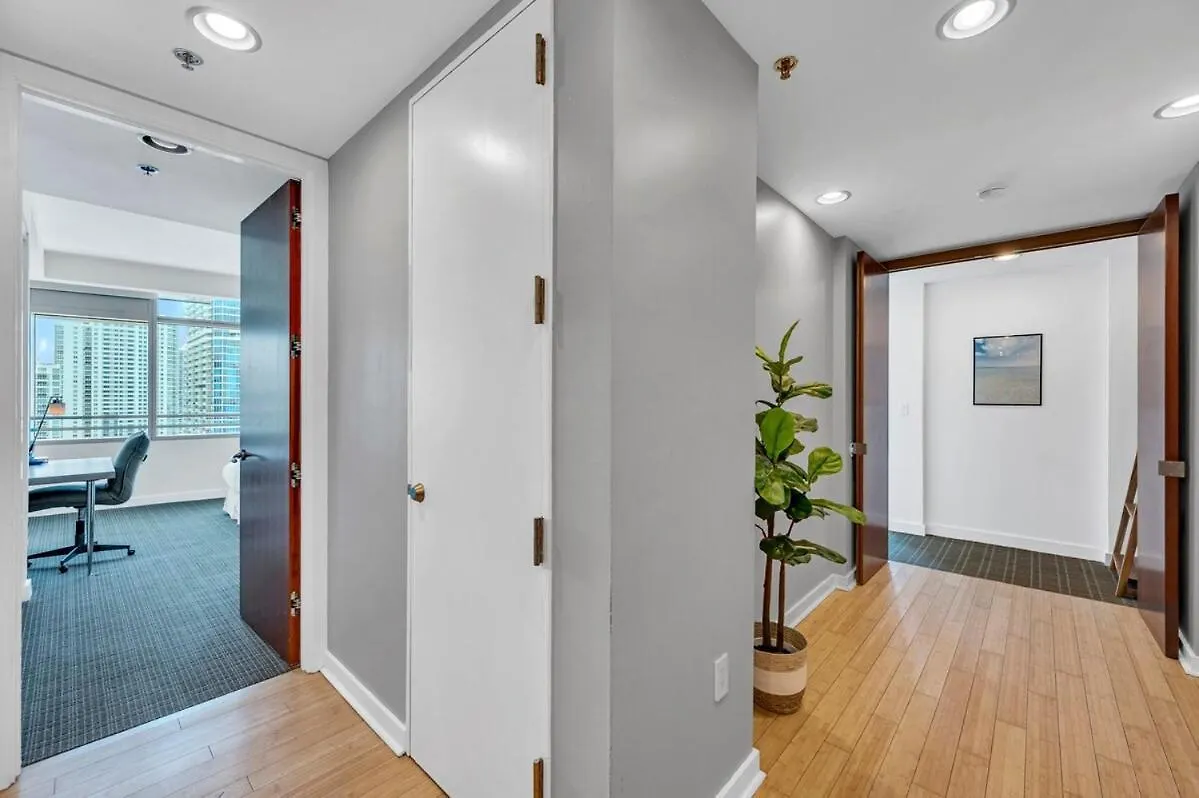 Spacious Corner At Aka With Bay View In Ideal Location Free Parking Apartment