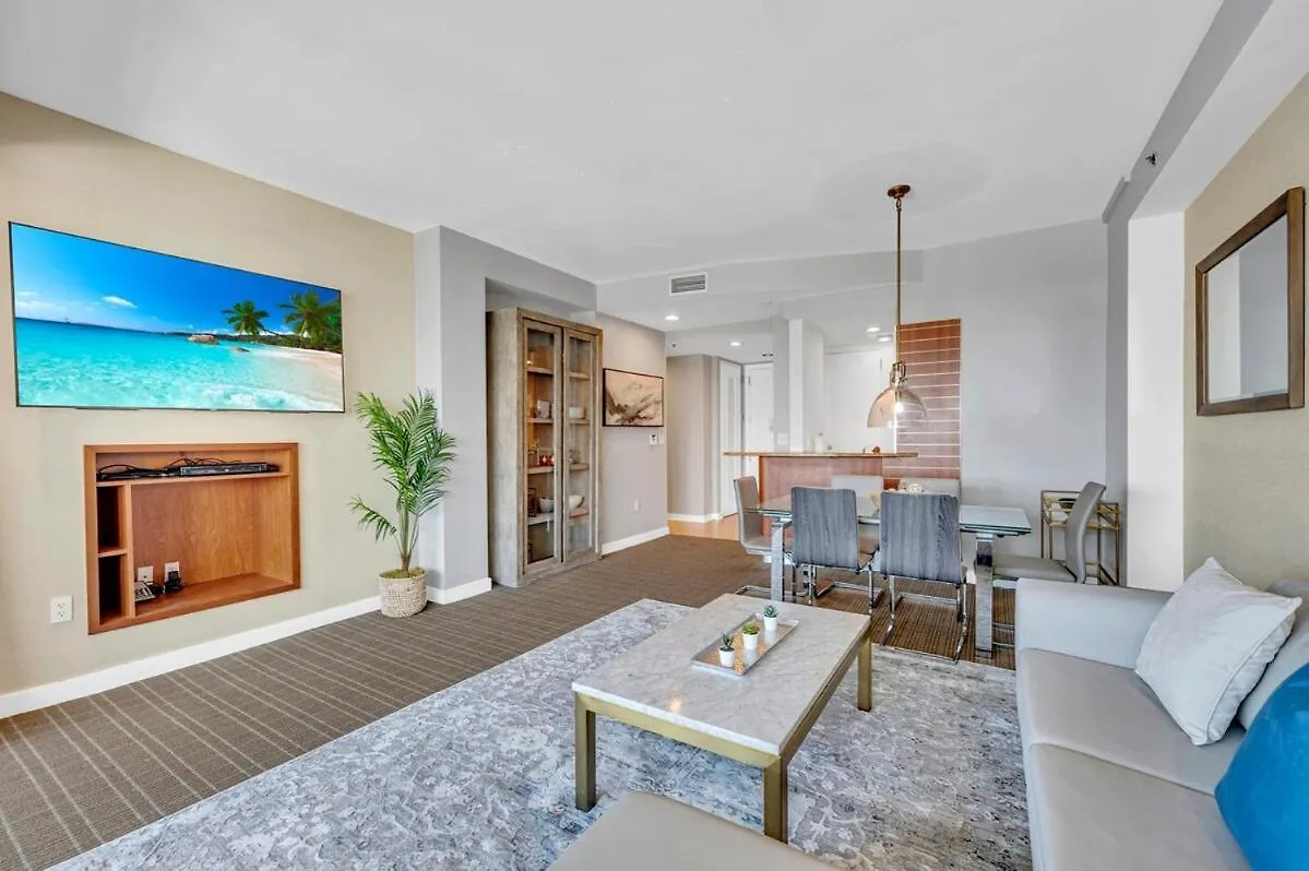 Spacious Corner At Aka With Bay View In Ideal Location Free Parking * Miami