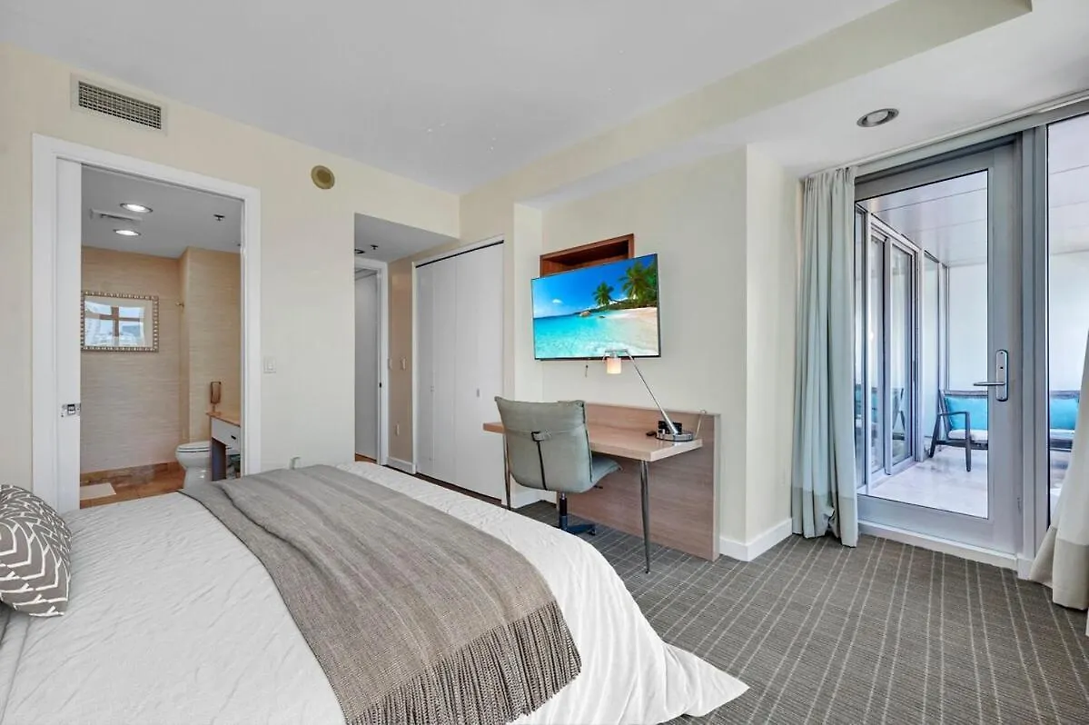 Spacious Corner At Aka With Bay View In Ideal Location Free Parking *