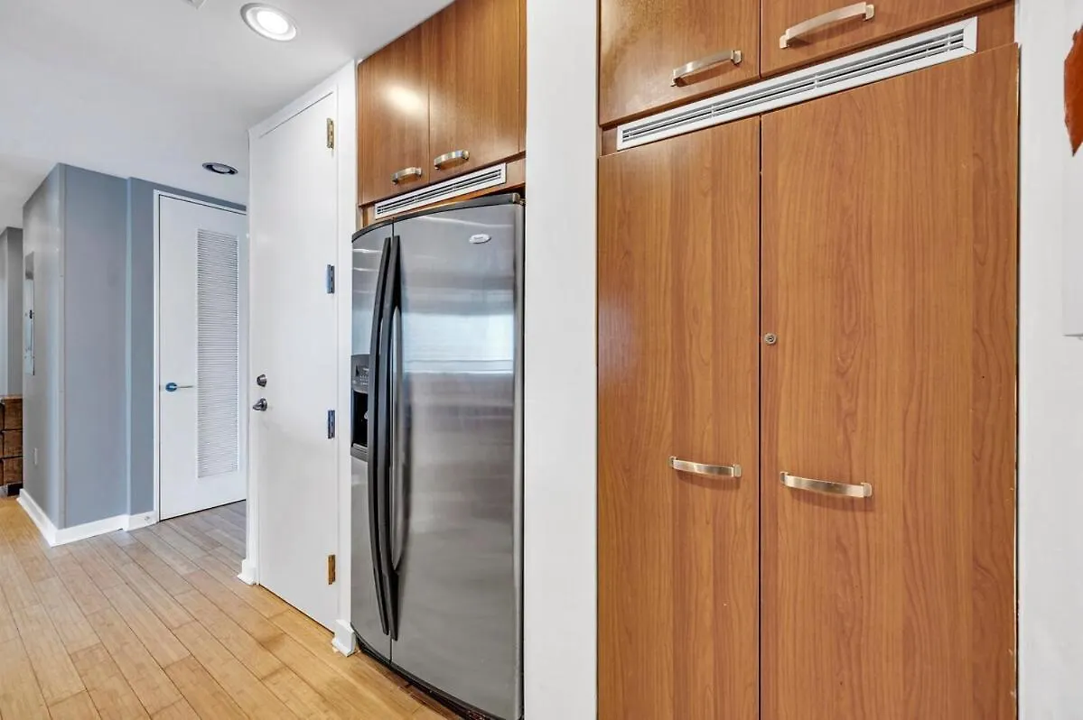 Apartment Spacious Corner At Aka With Bay View In Ideal Location Free Parking