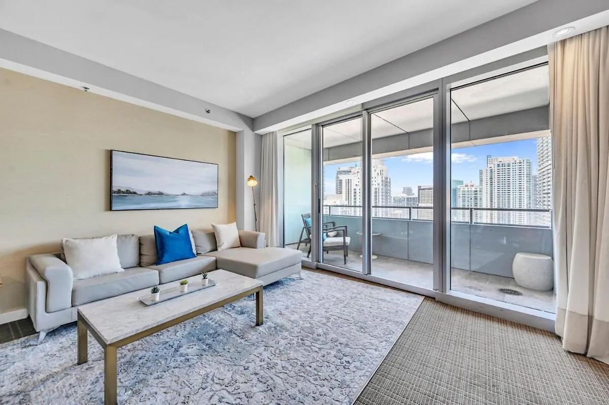 Spacious Corner At Aka With Bay View In Ideal Location Free Parking *