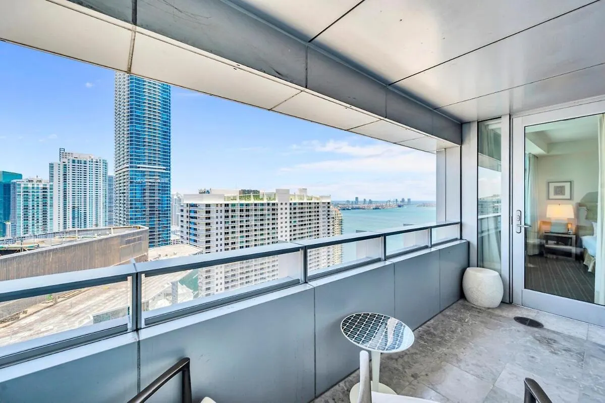 Spacious Corner At Aka With Bay View In Ideal Location Free Parking