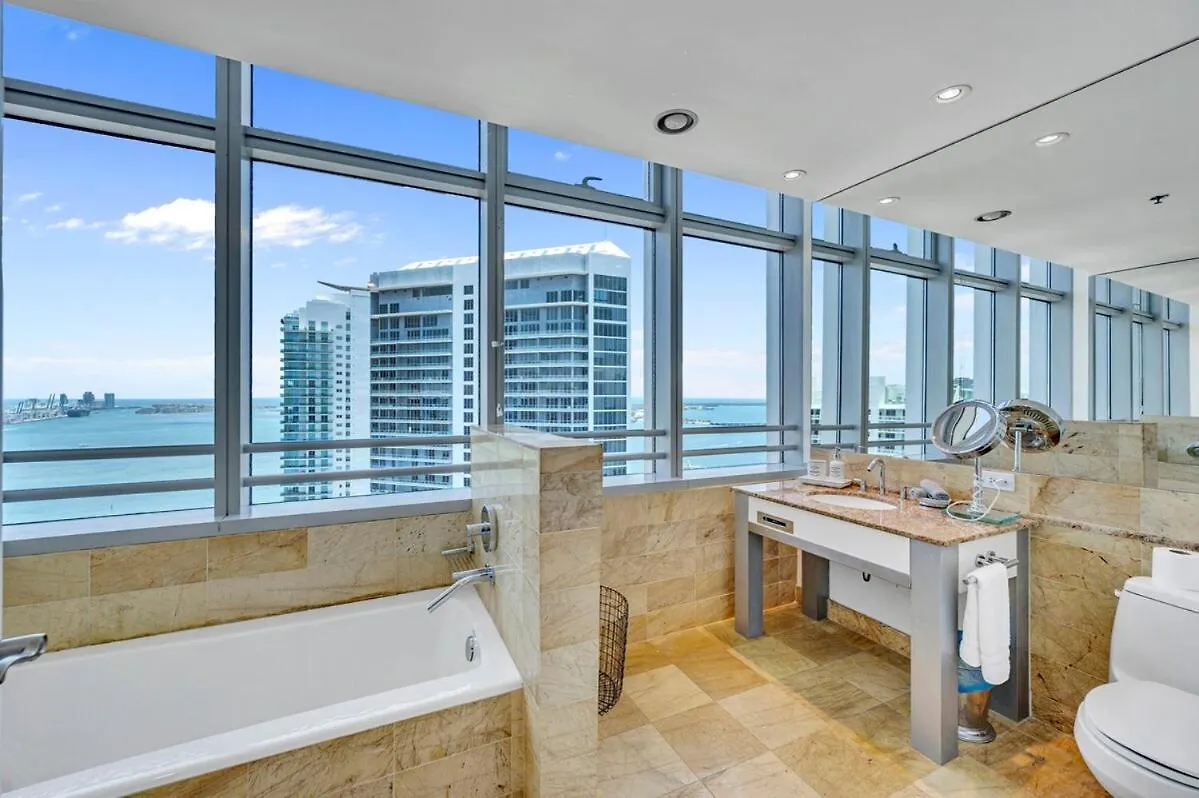 Apartment Spacious Corner At Aka With Bay View In Ideal Location Free Parking
