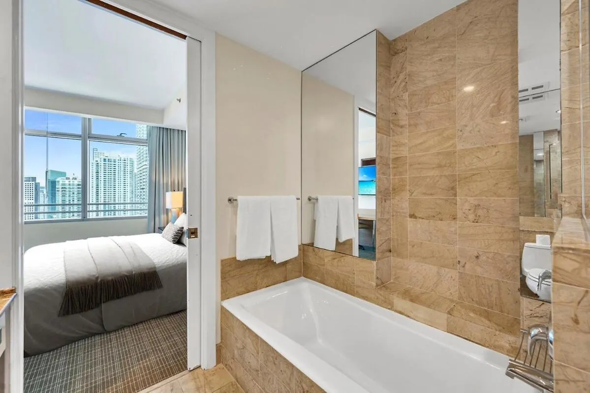 Spacious Corner At Aka With Bay View In Ideal Location Free Parking Apartment *