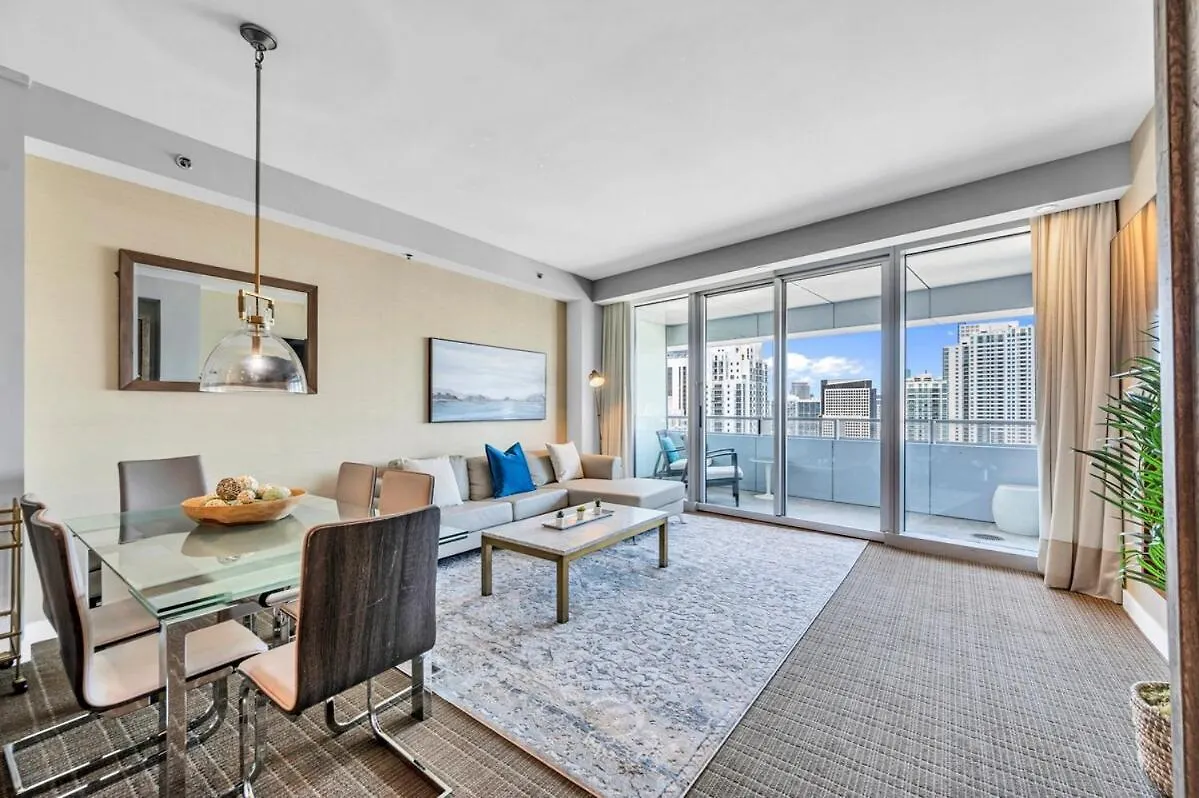 Apartment Spacious Corner At Aka With Bay View In Ideal Location Free Parking
