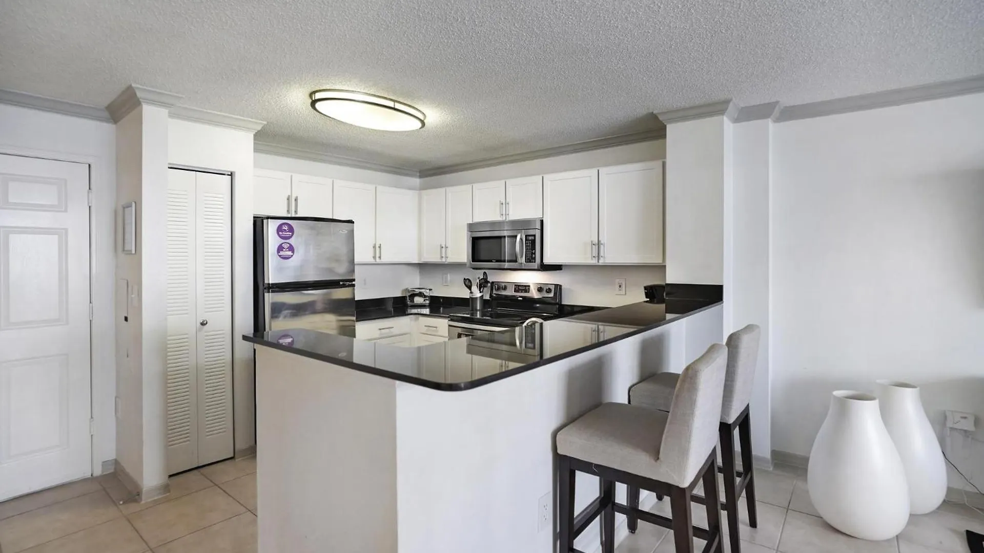 Apartment Dharma Coral Gables At Gables Grand Plaza