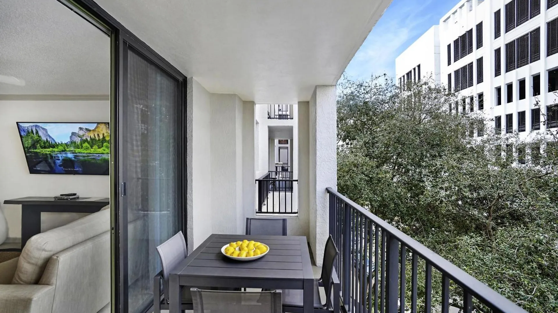 Apartment Dharma Coral Gables At Gables Grand Plaza *