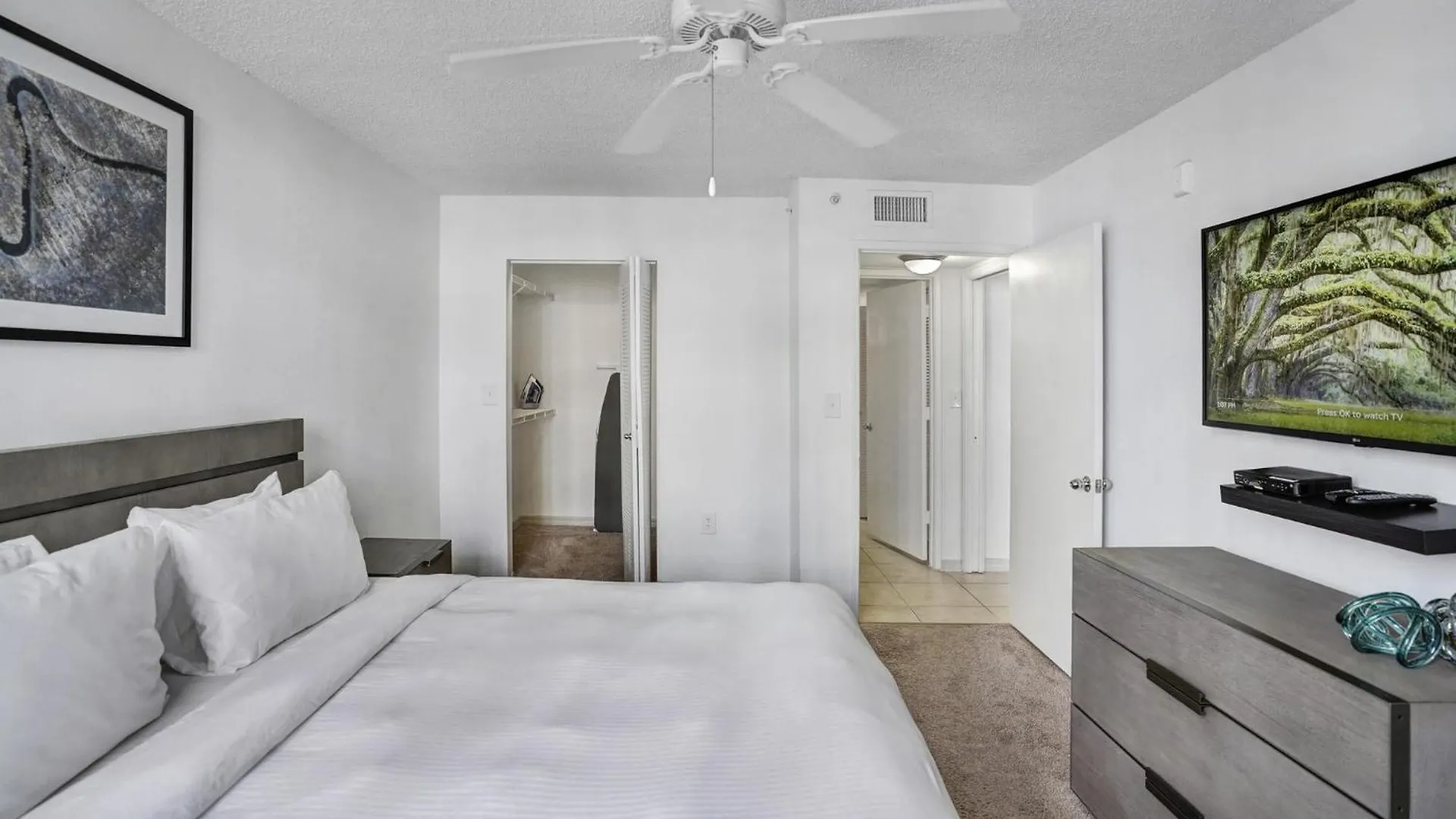 Apartment Dharma Coral Gables At Gables Grand Plaza Miami