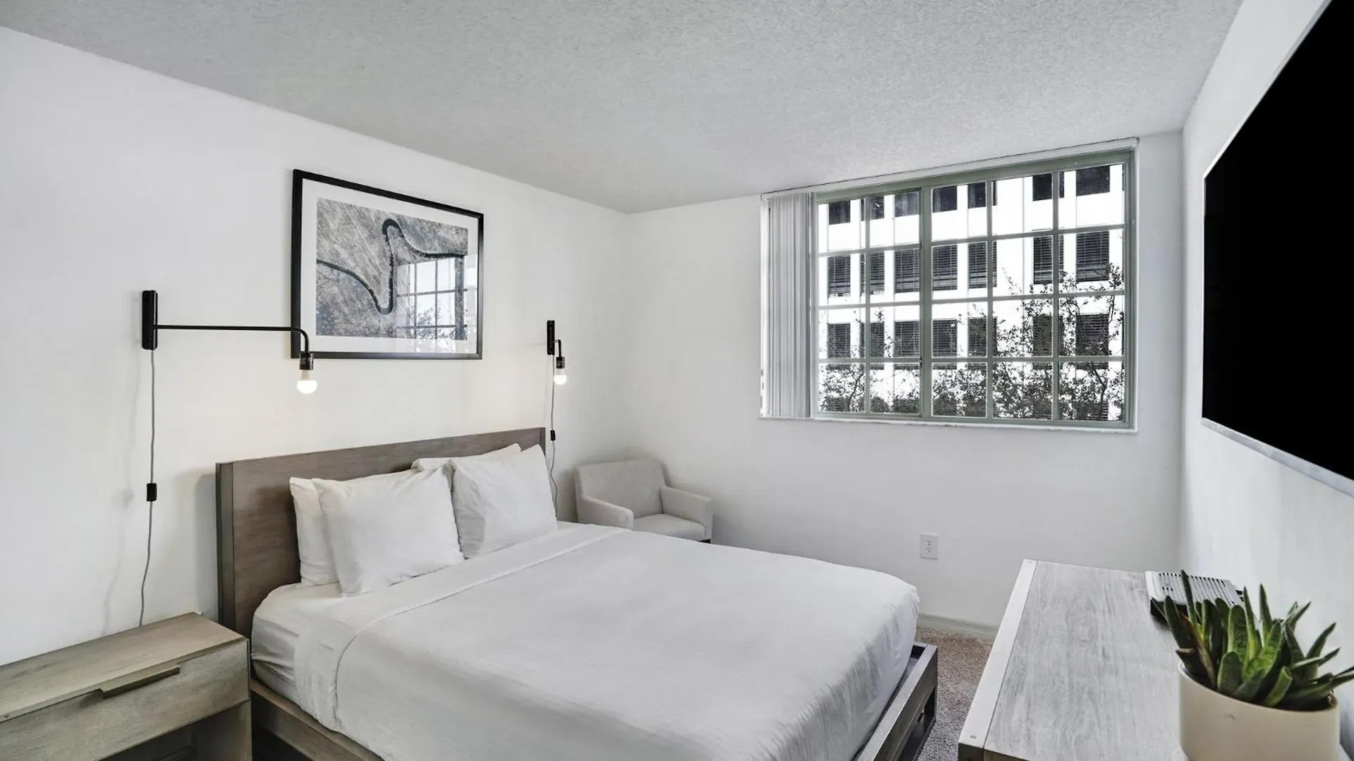 Dharma Coral Gables At Gables Grand Plaza Apartment