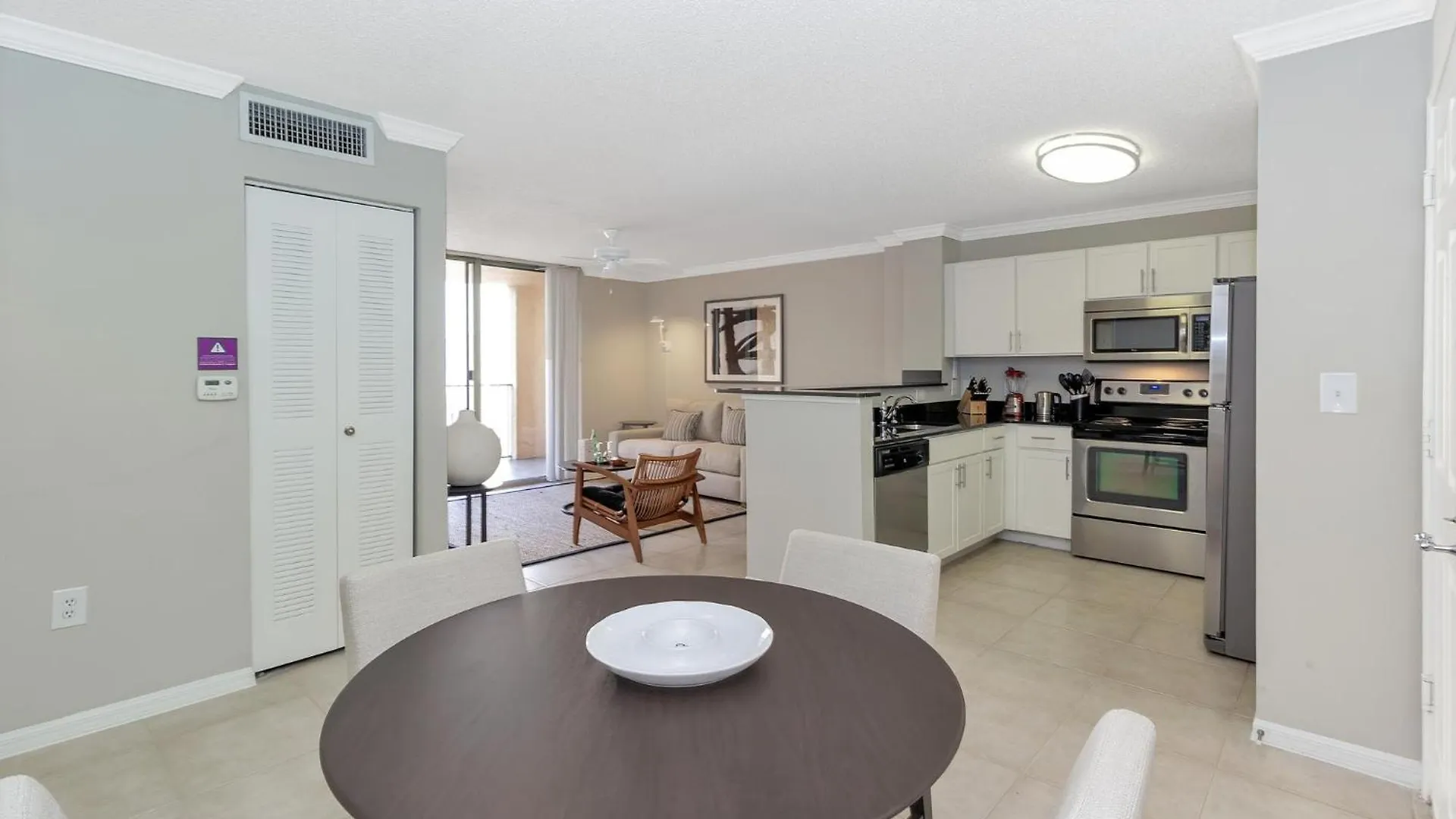 Apartment Dharma Coral Gables At Gables Grand Plaza Miami