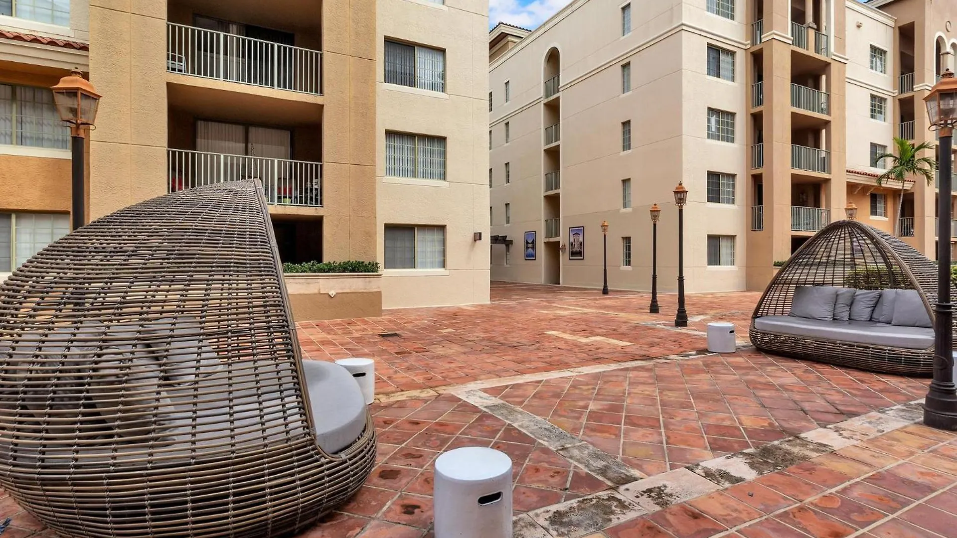 Dharma Coral Gables At Gables Grand Plaza Apartment *