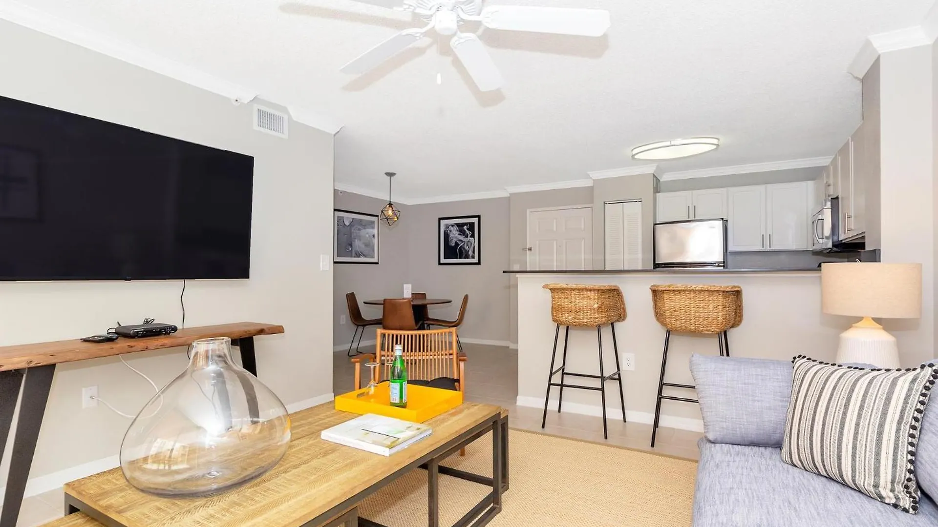 Apartment Dharma Coral Gables At Gables Grand Plaza Miami