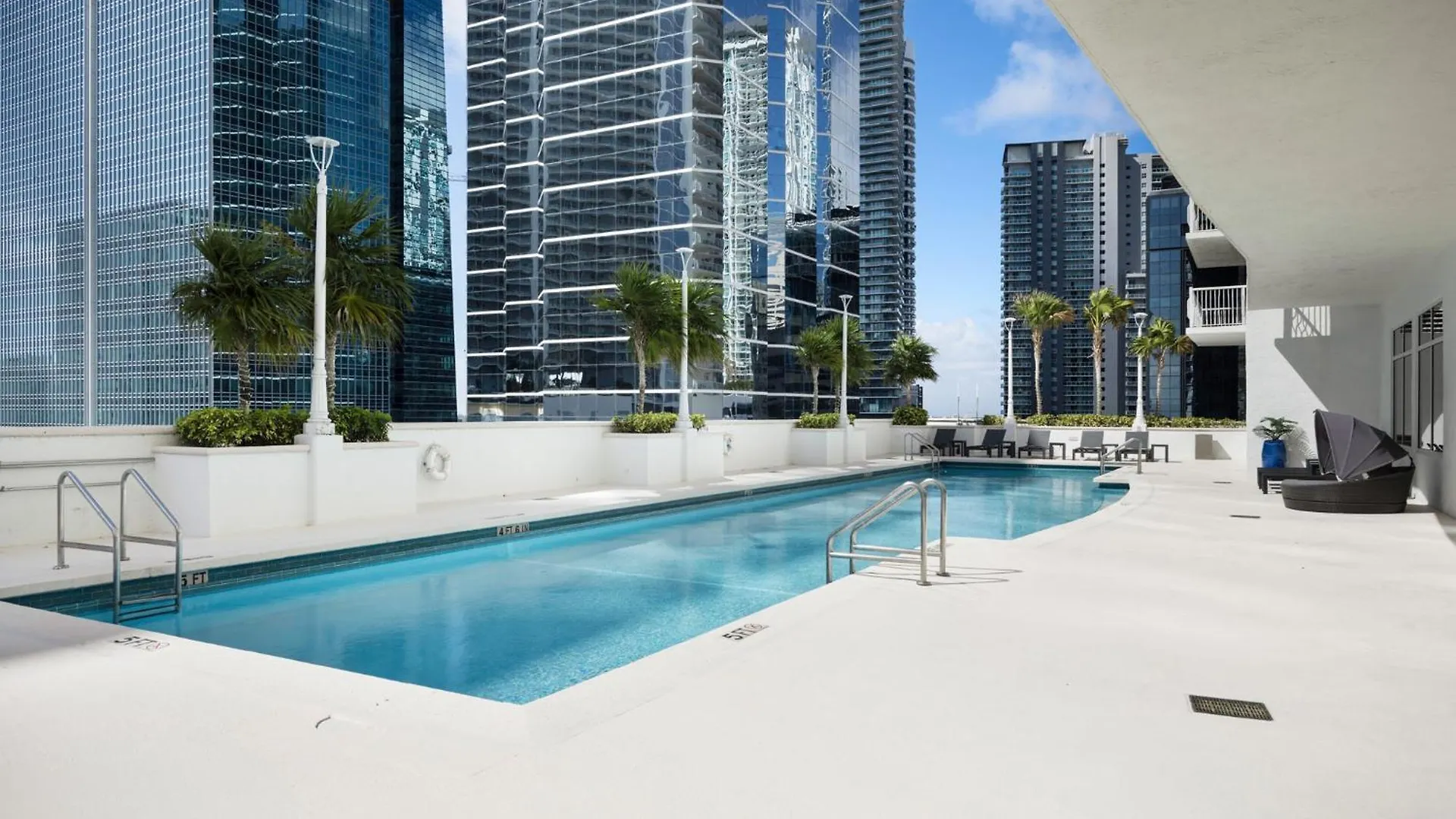In Brickell With Pool, Gym, Free Parking And Game Apartment