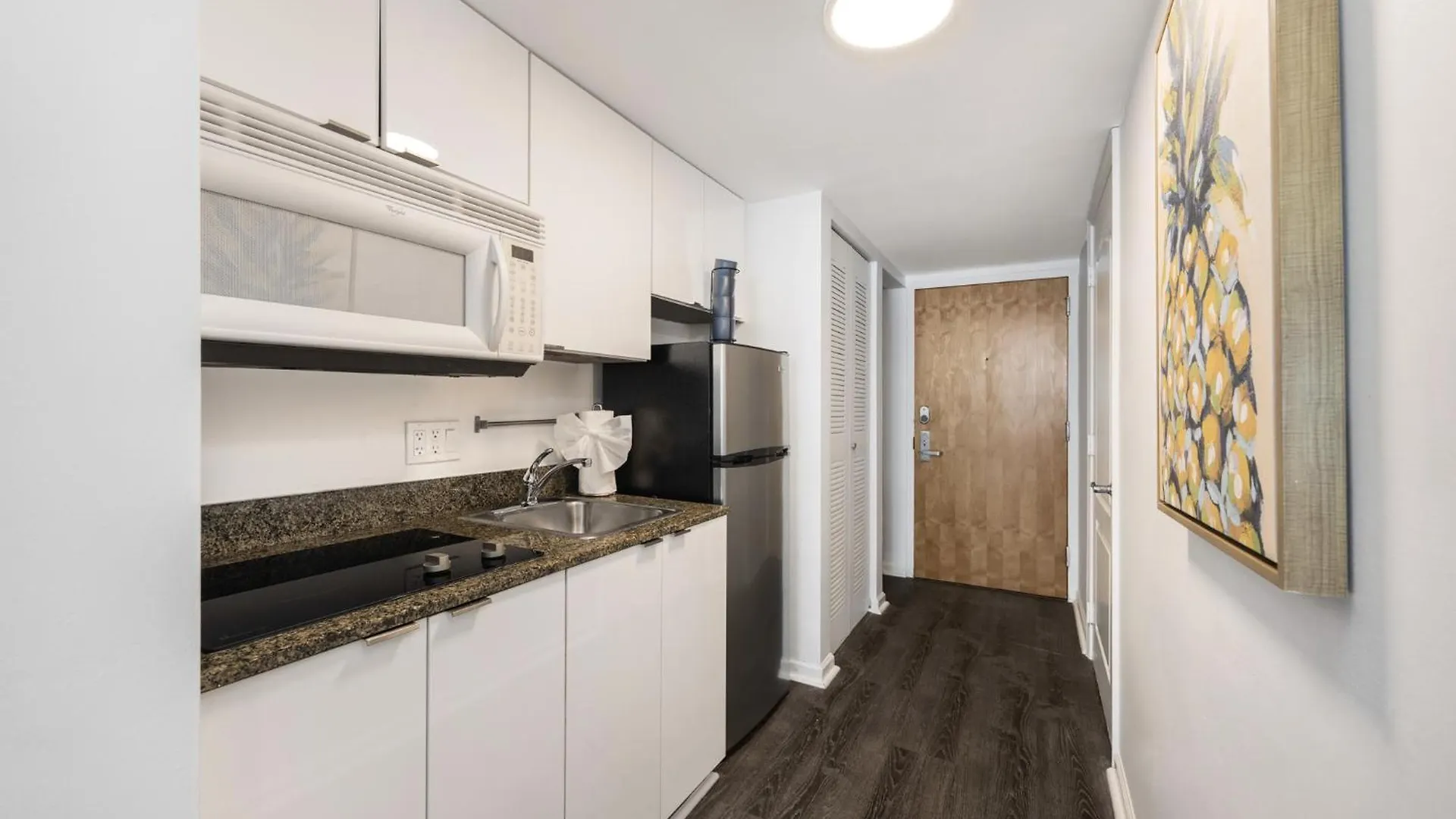 In Brickell With Pool, Gym, Free Parking And Game Apartment *