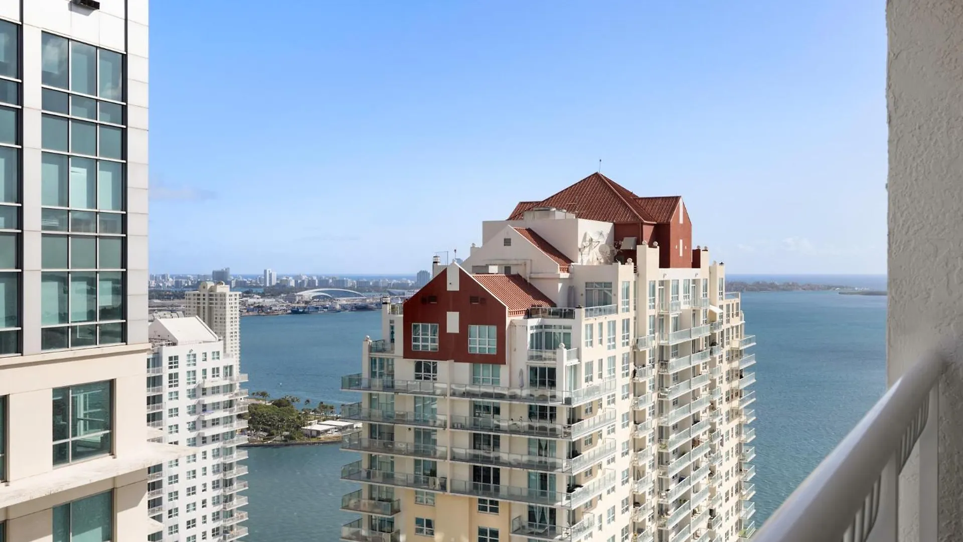 In Brickell With Pool, Gym, Free Parking And Game Miami