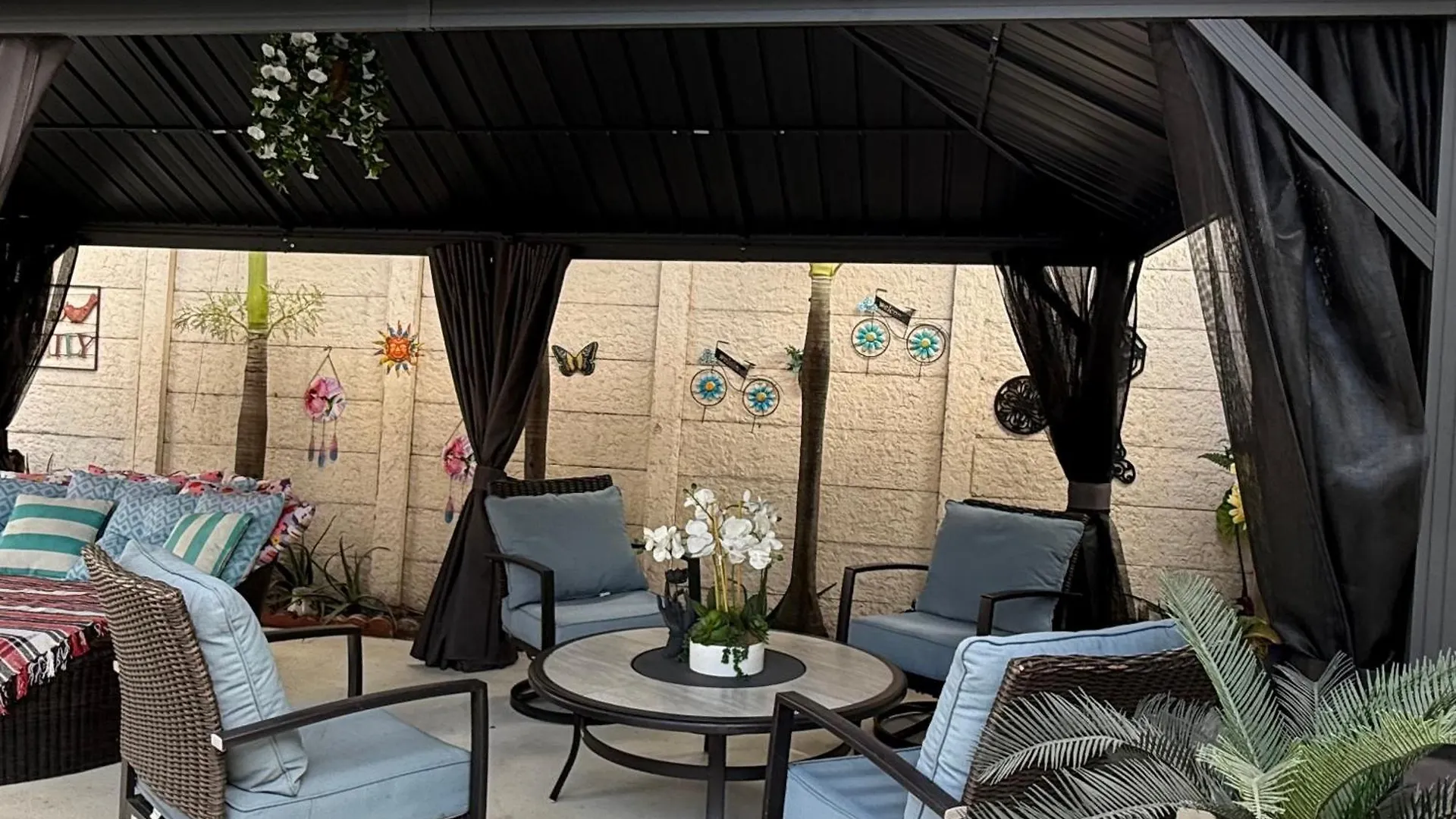 Tiny Place W Private Hot Jacuzzi 7 Min To International Airport *