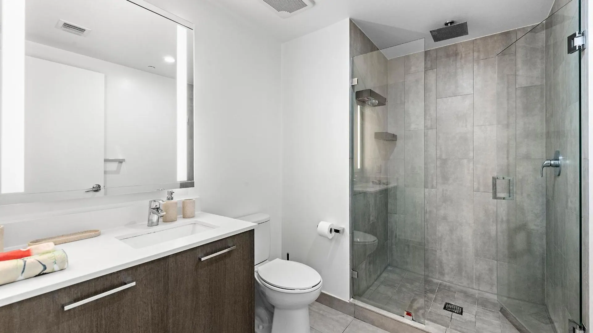 Apartment Breezy Luxury Residences - Near Kaseya Center