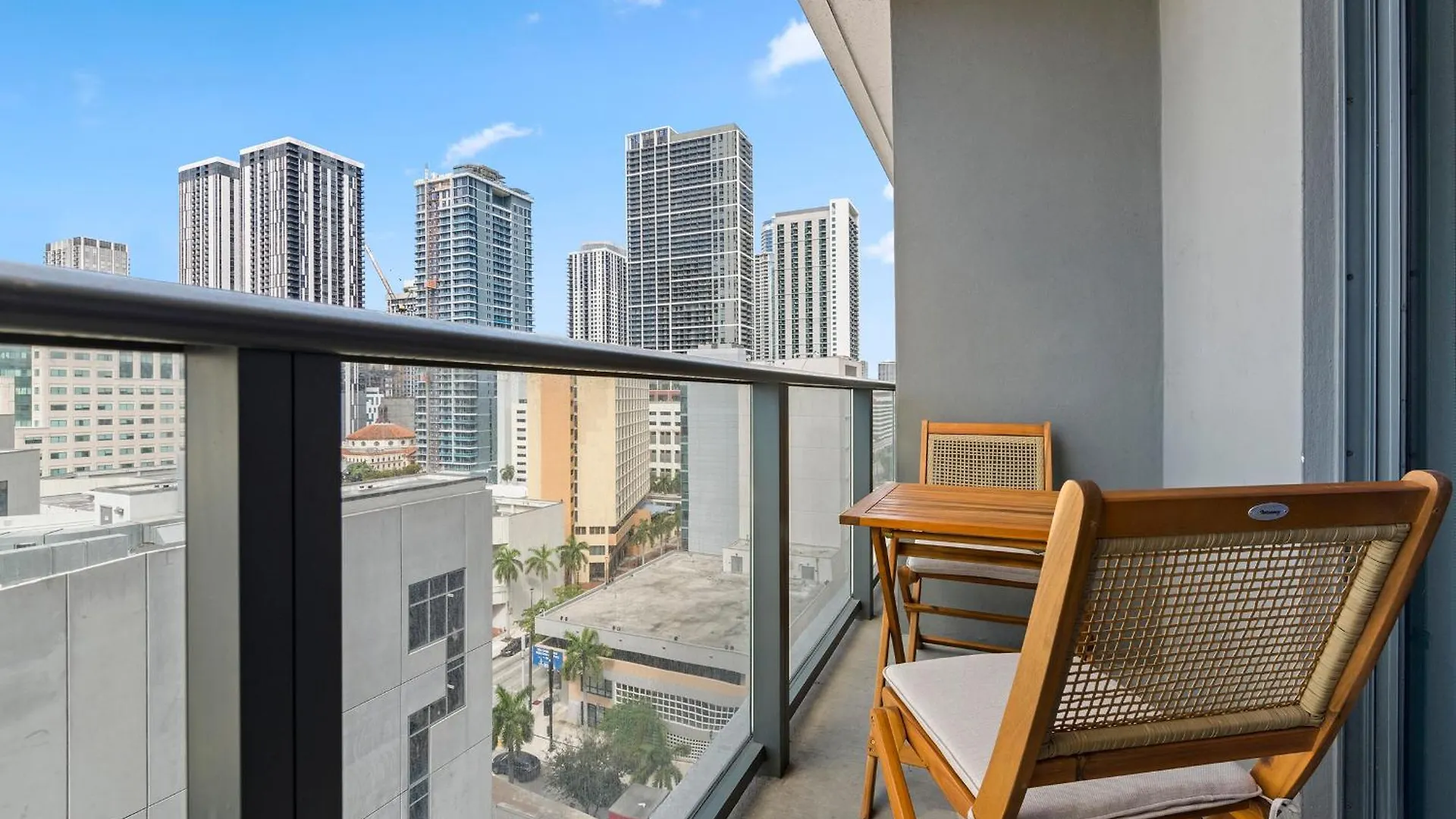 Apartment Breezy Luxury Residences - Near Kaseya Center Miami