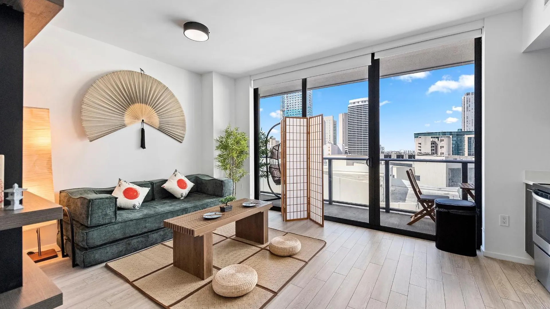 Apartment Breezy Luxury Residences - Near Kaseya Center