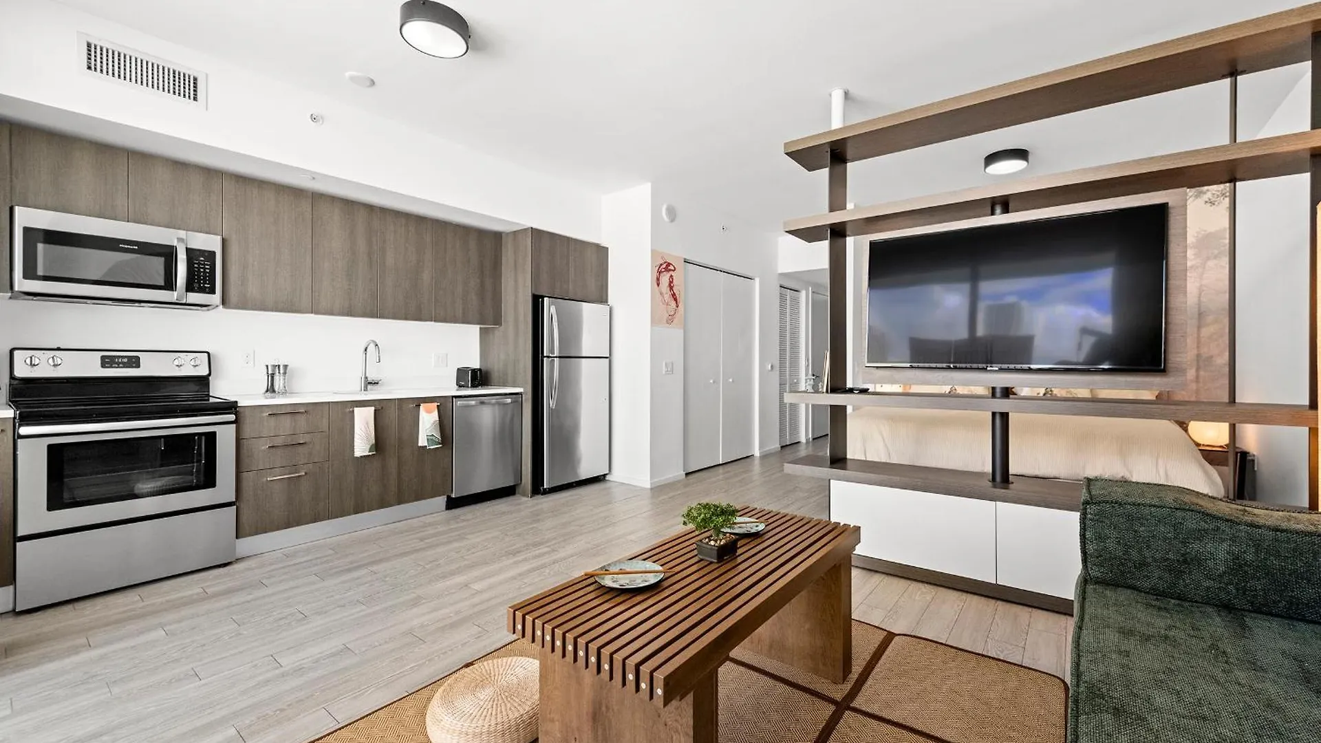 Breezy Luxury Residences - Near Kaseya Center Apartment *