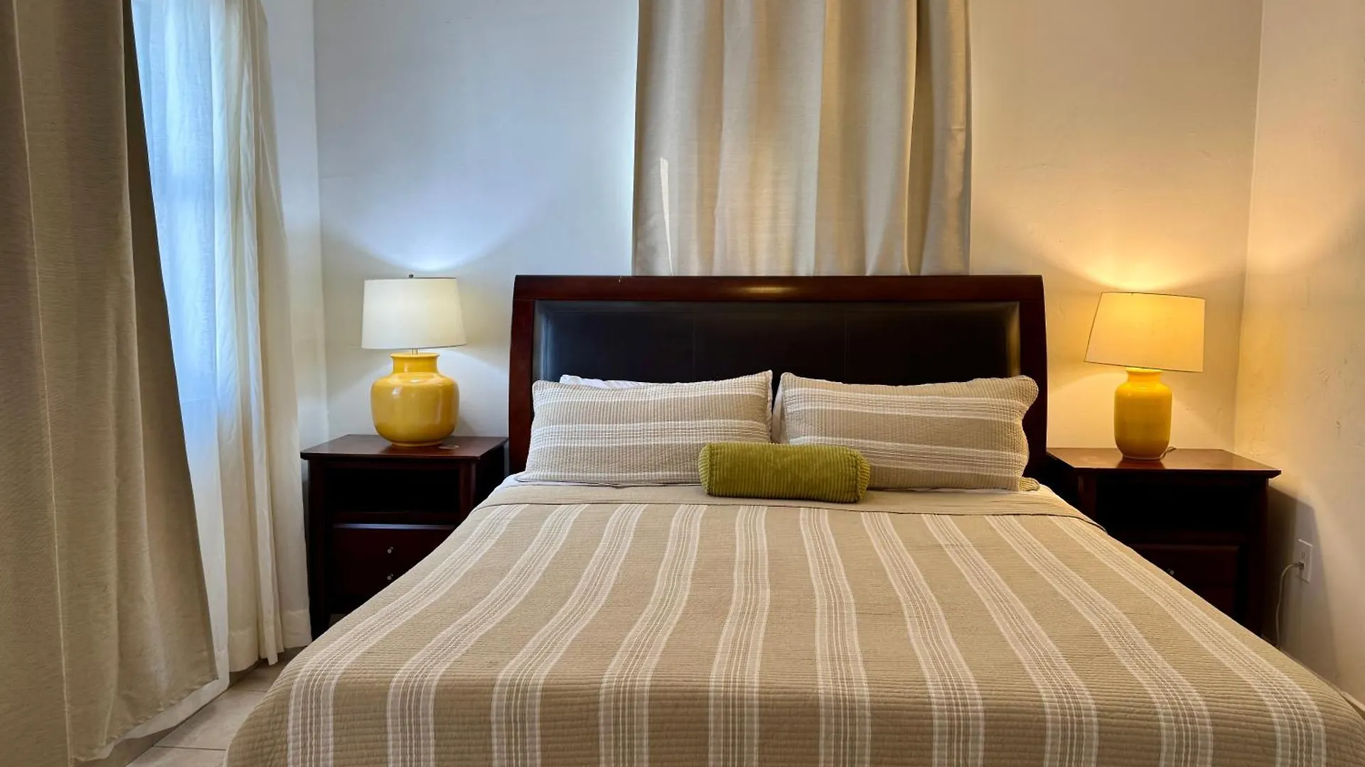 Private At Miami, Buena Vista With Parking Homestay *