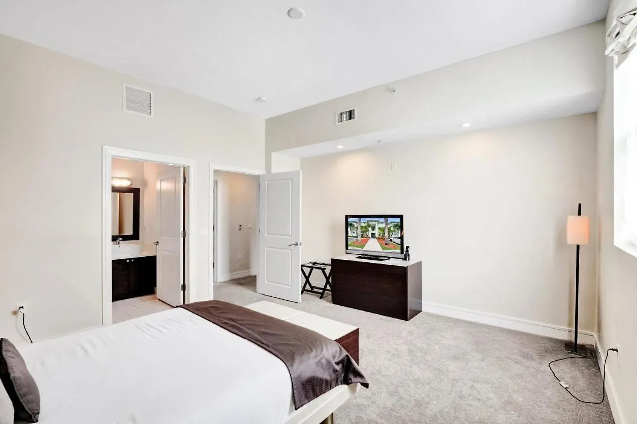 Vista-2 Story W 3bdrms & Golf View Holiday home Miami