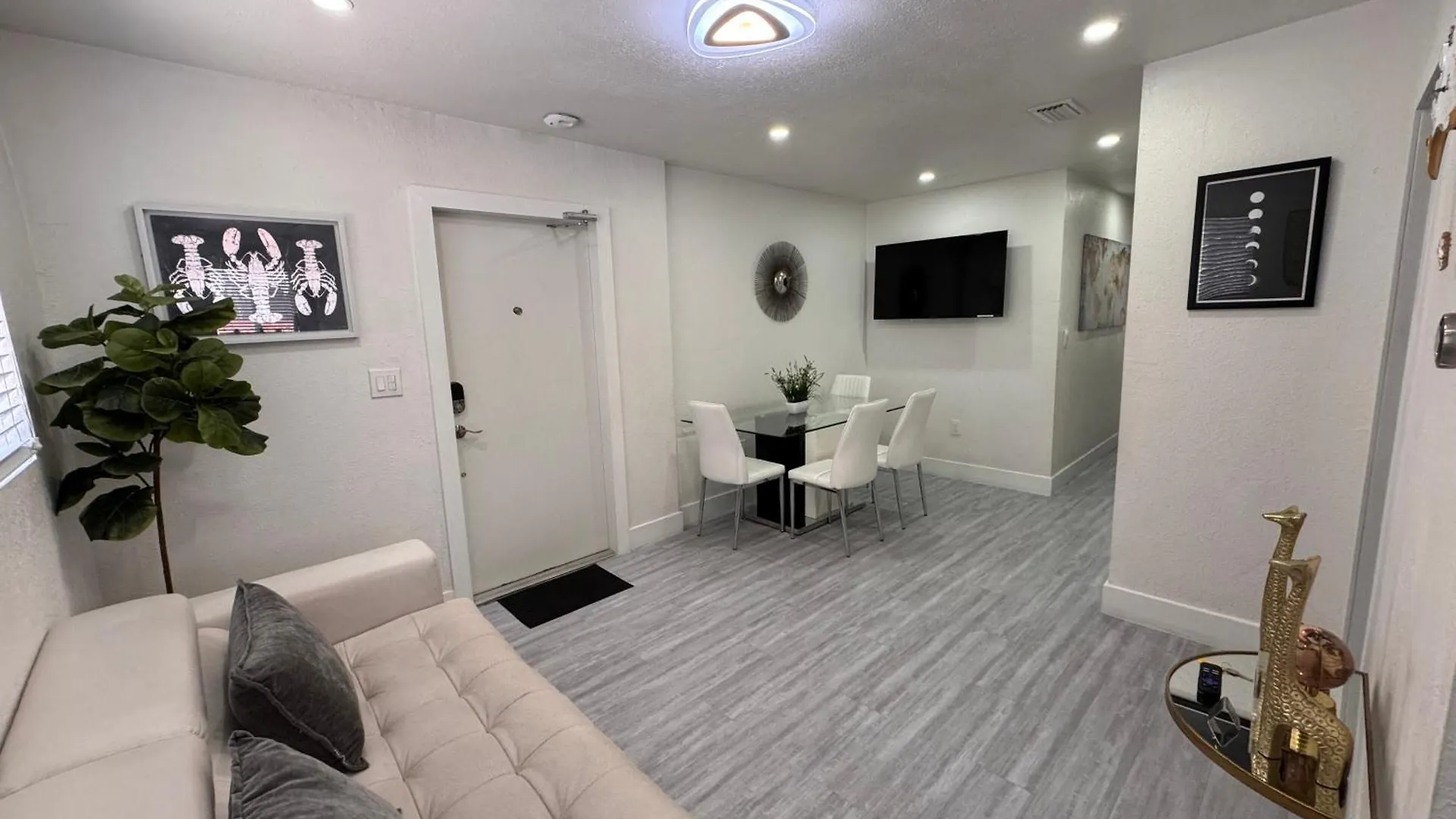 Stylish 2 Bedrooms By Airport