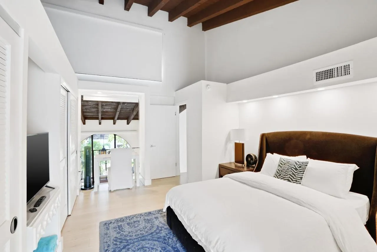 Luxury Pool At St. Unit E, Pet Friendly Villa *