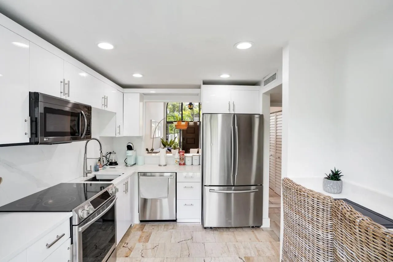 Luxury Pool At St. Unit E, Pet Friendly Villa Miami